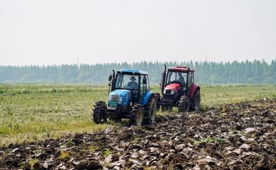 崇明 繃緊糧食安全“責任弦”，多措并舉守好“米袋子”——施肥機械助力現代農業升級